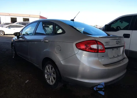 2013 Ford Fiesta Se z USA, uszkodzony, nr VIN 3FADP4BJ0DM173018